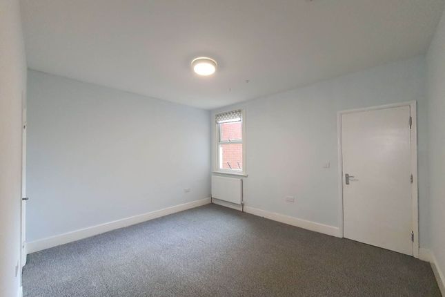 Terraced house to rent in Liverpool Road, Reading