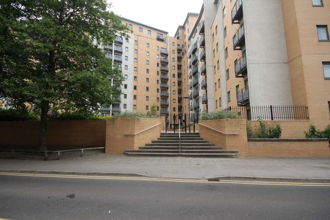 2-bed flat on Flat 235 Aspect 14,, Aspect 14, Leeds, £170,000