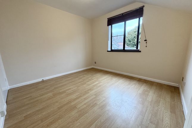 6 Craven Court, Craven Lane, Southam photo 4