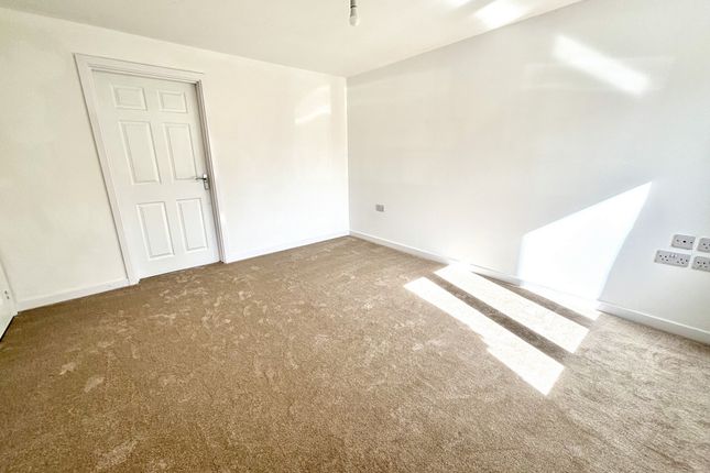 21, Kingfisher Drive, Yeovil photo 3
