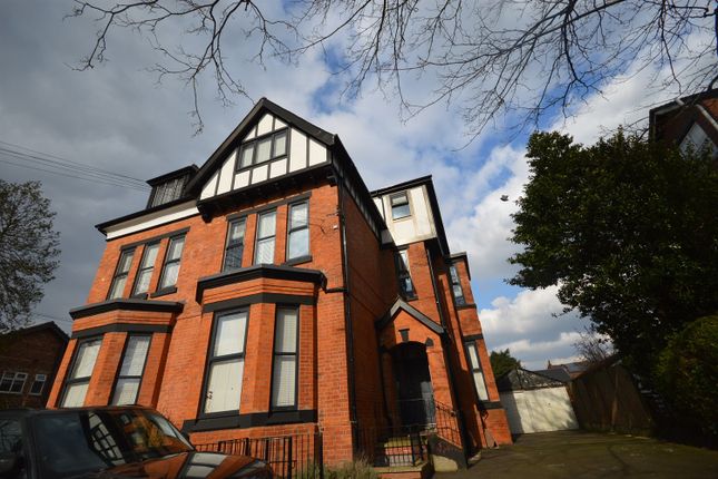 Flat to rent in Princes Road, Sale