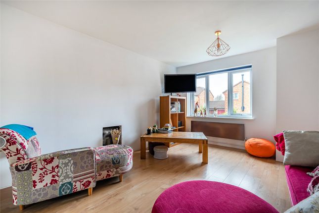 5, Maple Close, Newton Abbot photo 2