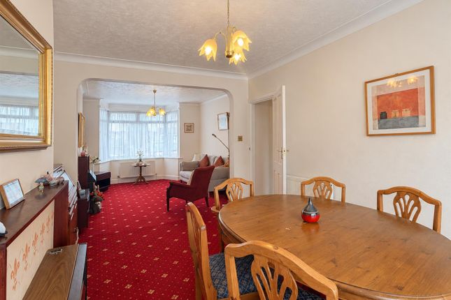Fairfield Crescent, Edgware photo 4