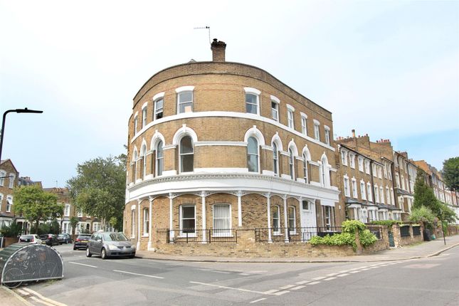 Flat 2, 277 Amhurst Road, London photo 2
