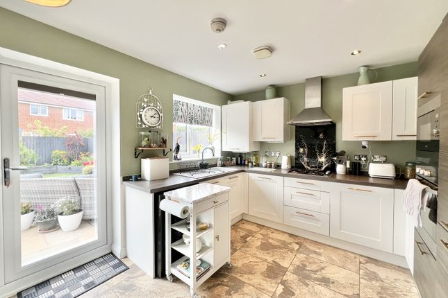 4, Tallington Close, Thornton photo 2