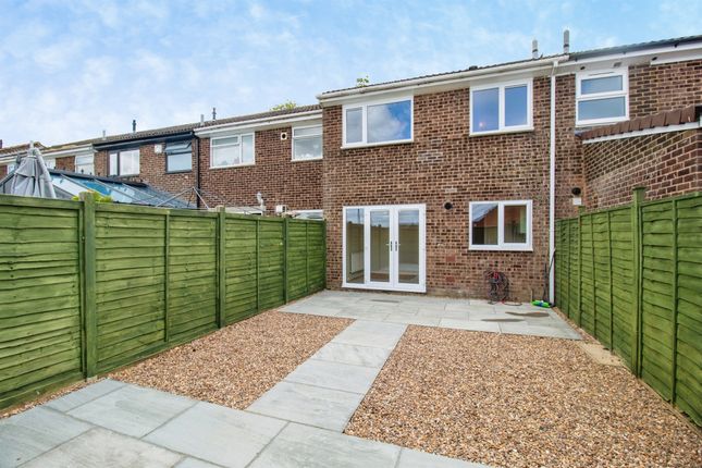 47, Hopton Fields, Market Harborough photo 2