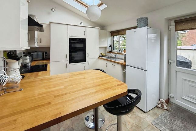 4 Carus Avenue, Darwen photo 4