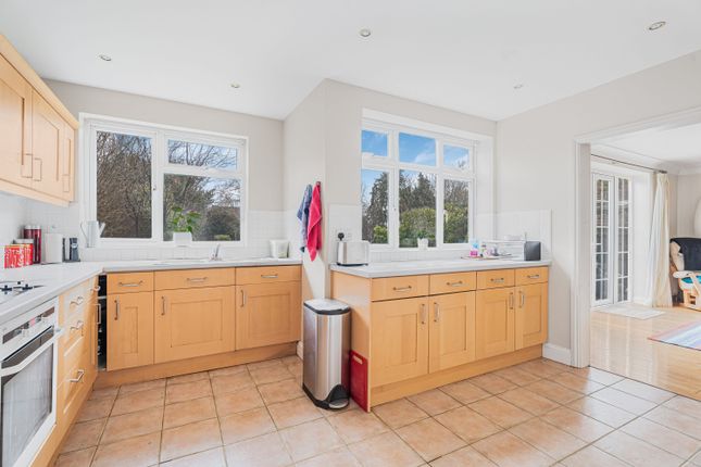 10, Cedar Road, Hertfordshire photo 4