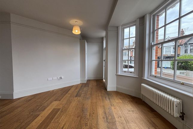 Flat 3, The Old Station, 57 Claremont Road, Westcliff-On-Sea photo 4