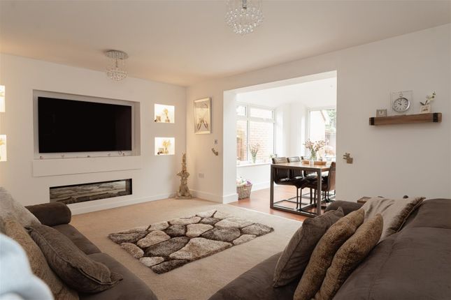17, Langwood Drive, Horley photo 2