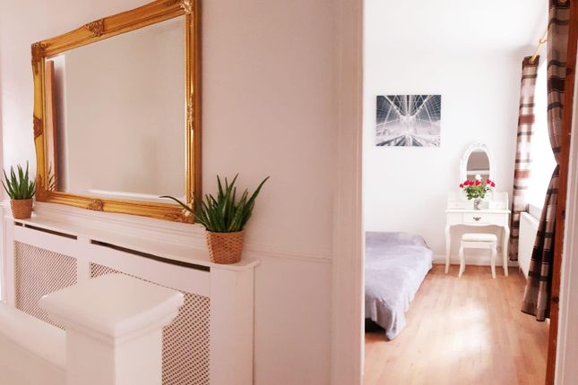 3 Bedroom Garden Flat For Rent In Chingford
