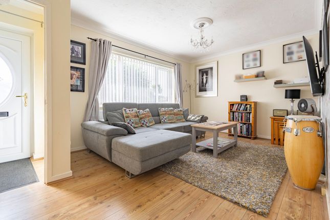 2 Priory Close, Norwich photo 4
