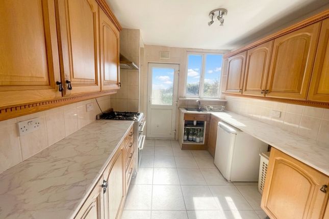 18 Orchard Way, Sheerness photo 3