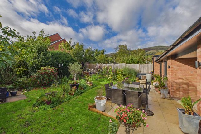 Fraser Close, Malvern photo 3
