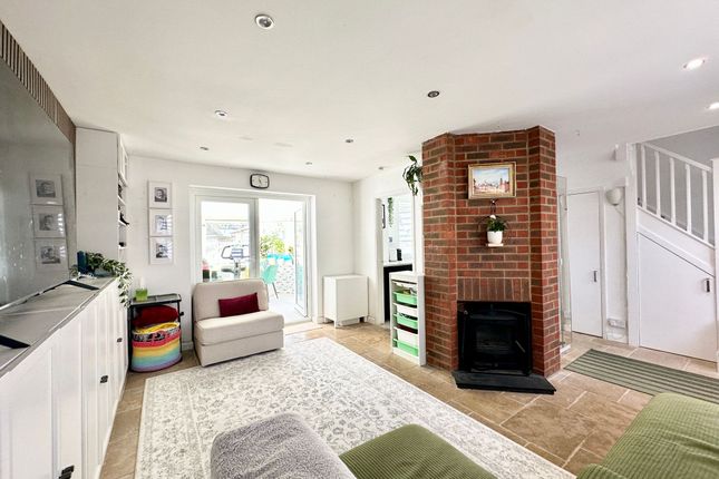 30 Gate Lodge Way, Basildon photo 2
