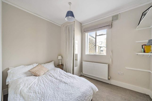 Flat for sale in Chesson Road, London