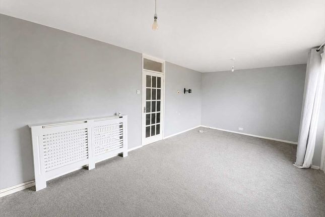 88, Riverbank, Staines Upon Thames photo 4