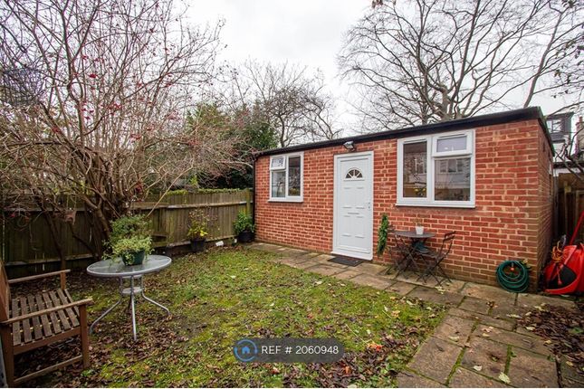 Bungalow to rent in Hallswelle Road, London