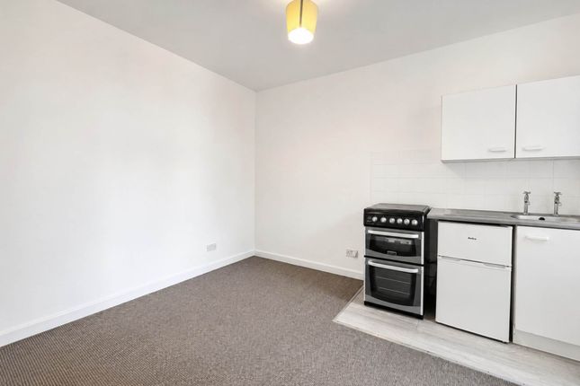 Flat 2, High Town Road, Luton photo 3