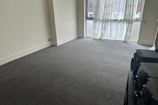 Aspen Drive, Wembley photo 2