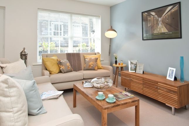 Duplex for sale in Canning Place, London