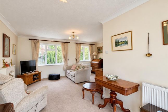 5, Bangor Close, Hereford photo 5