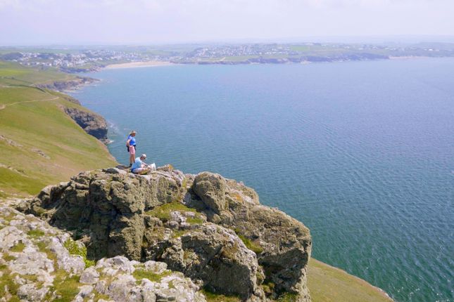 662F6d4Db2363_Walking-Pentire-1