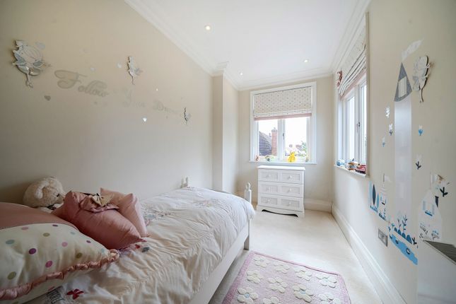 28 Ickenham Road, Ruislip photo 2