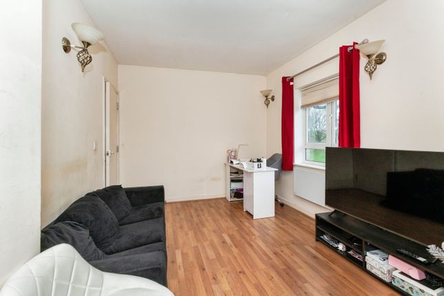 17, Sovereign Heights, Slough photo 4