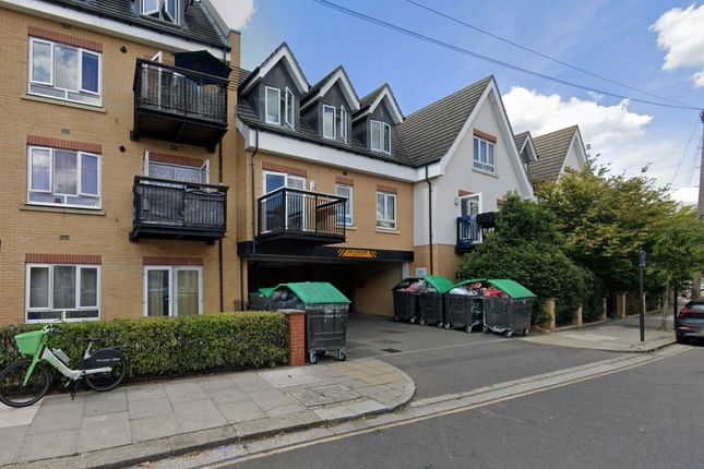 1-bed flat on Featherstone Road, Southall, £155,000