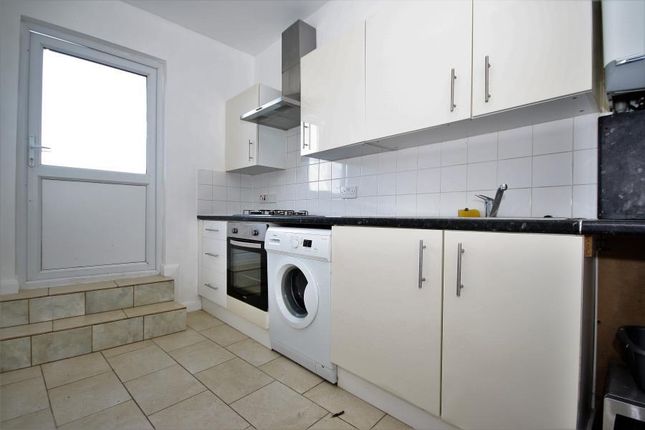 Flat to rent in Loampit Hill, London