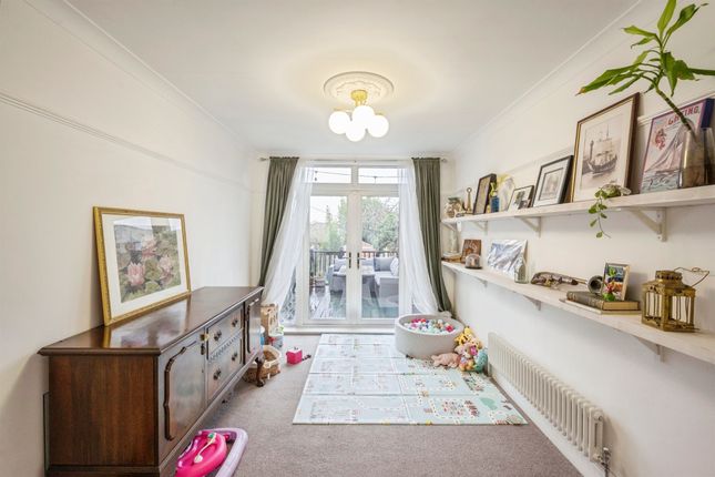4, Dell Crescent, Doncaster photo 4