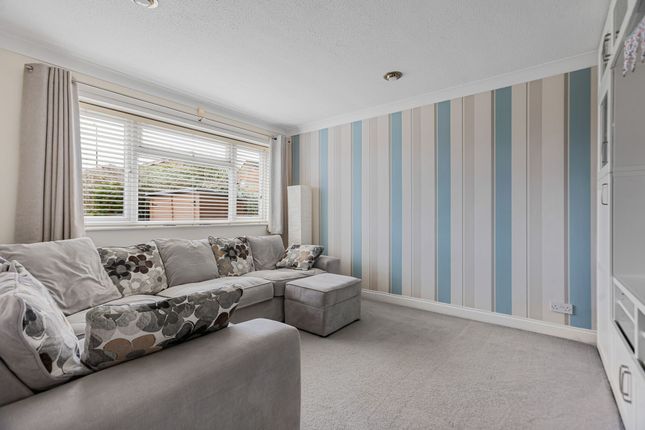 48 Clearbrook Close, High Wycombe photo 2