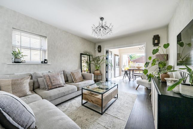 7, Ainsworth Close, Whetstone photo 3