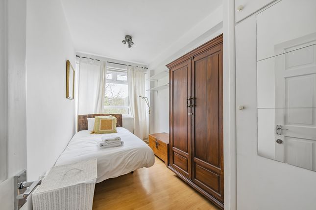 39 Fernwood,, Albert Drive, London photo 4