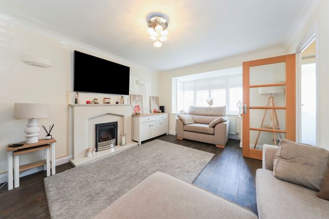 30, Primrose Gardens, Wolverhampton photo 4