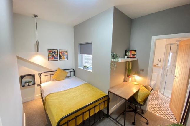 This Inviting Double Bedroom Features A Cozy Layou...