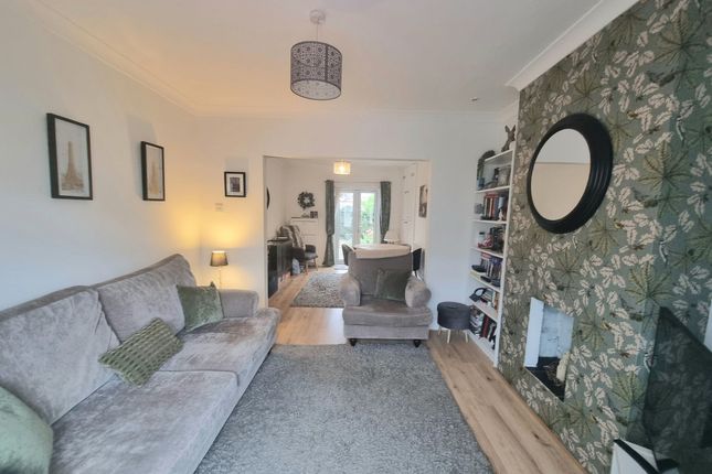 32 Cemetery Road, Bridgend photo 3