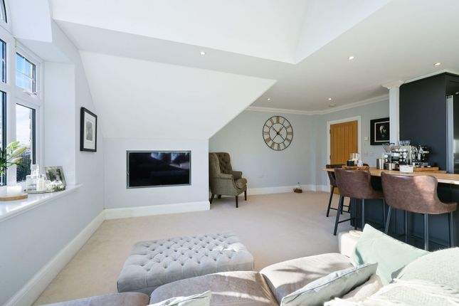 Priory Oaks, 54,Flat 8, Park Lane East, Reigate photo 4
