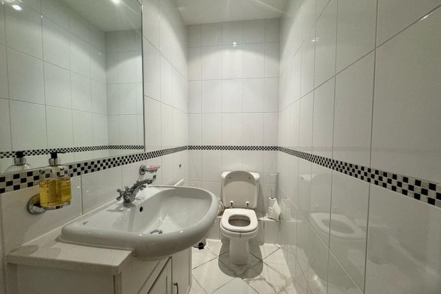 Marketing 75 Warren House, London photo 5