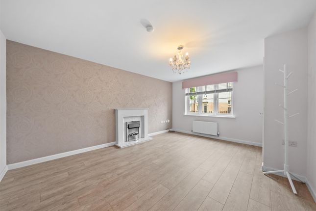 6, Hoy Gardens, Motherwell photo 3
