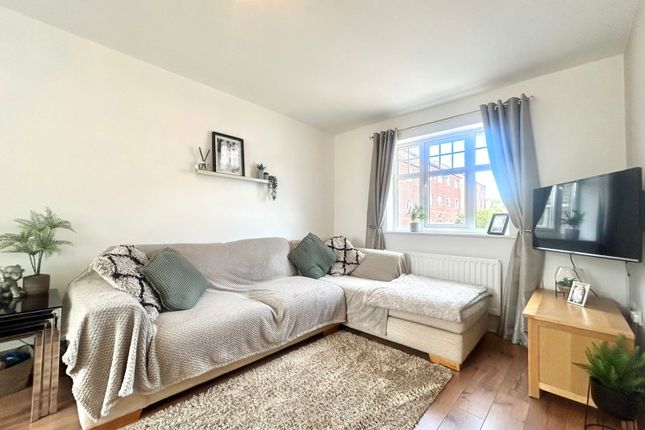 21, Manderston Close, Dudley photo 2
