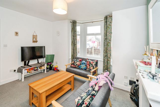 22, King Edward Avenue, Southampton photo 4