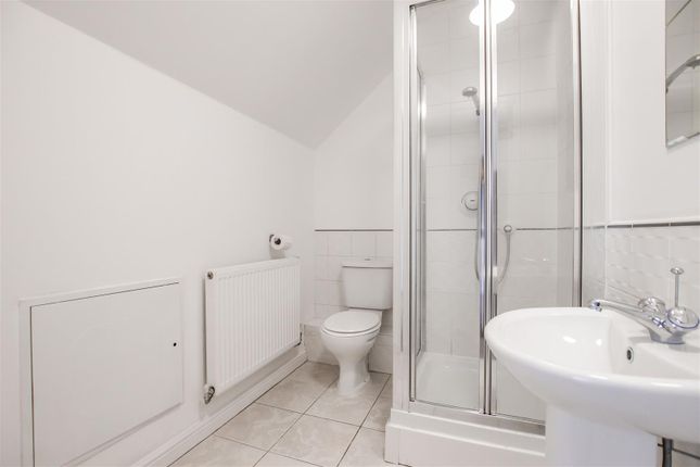 Town house for sale in Kingsbury Close, Bury