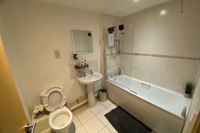 Flat for sale in Madison Square, Town Centre, Liverpool