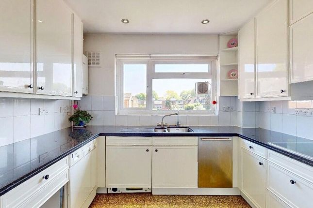 24 Chatterton Court,, Eversfield Road, Surrey photo 3