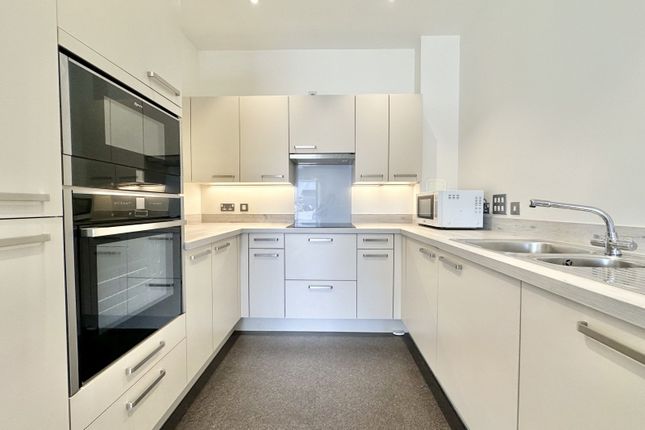 4, Keble Court, Church Crookham photo 4