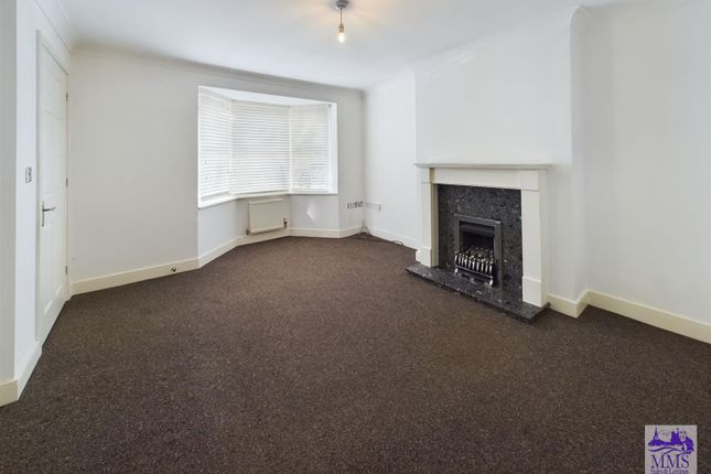 53, Reed Court, Greenhithe photo 3