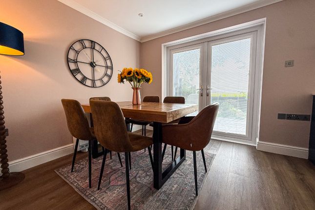 8 Wade Close, Westonzoyland, Somerset photo 3
