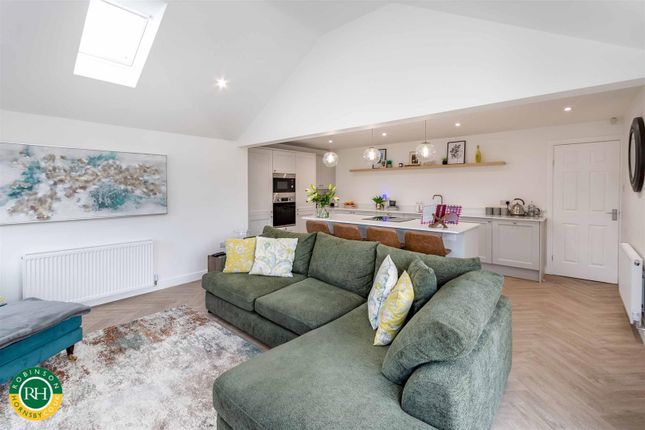 107, Thorpehall Road., Doncaster photo 4